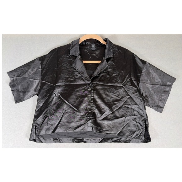 Forever 21 Tops - Forever‎ 21 Womens Black Satin Cropped Button Up Short Sleeve Blouse Large 0552